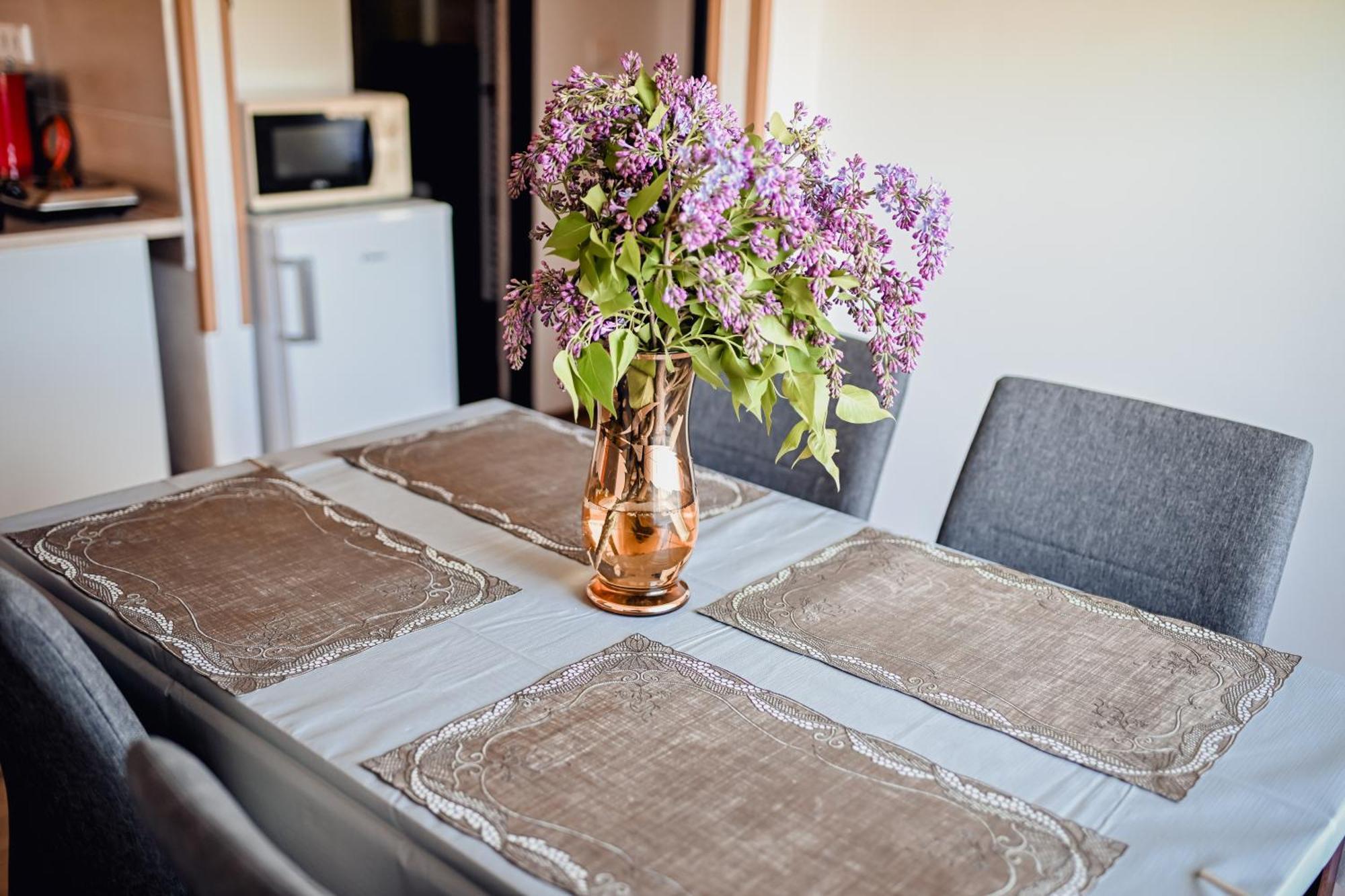Apartman Pod Zalym Benecko Exteriör bild