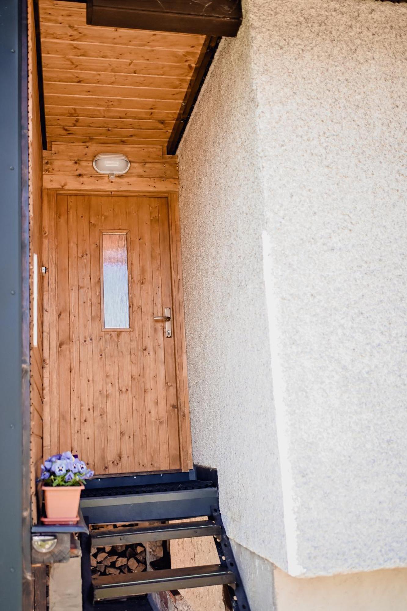 Apartman Pod Zalym Benecko Exteriör bild